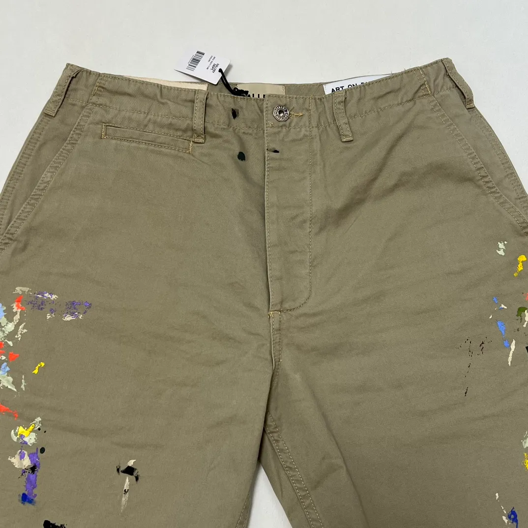 GALLERY DEPT. RICKY SHORT/KHAKI Splash-ink knife-cut khaki work shorts, khaki color 30-32-34-36 code, re-adjusted version, re-washed to make old VINTAGE, hand-made acrylic splash-ink graffiti, genuine cowhide steel stamped LOGO leather tag, original version with LOGO buttons